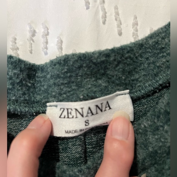 Zenana oversized fleece top. Size a small - Picture 4 of 5